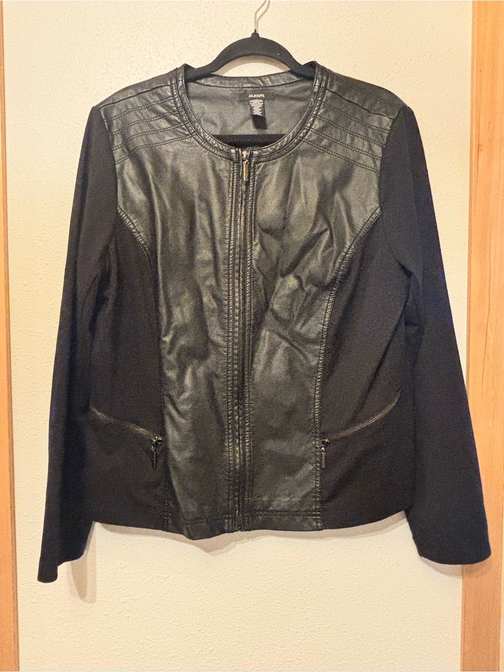 Alfani Black Faux Leather-Front Zip Jacket XL
0093S